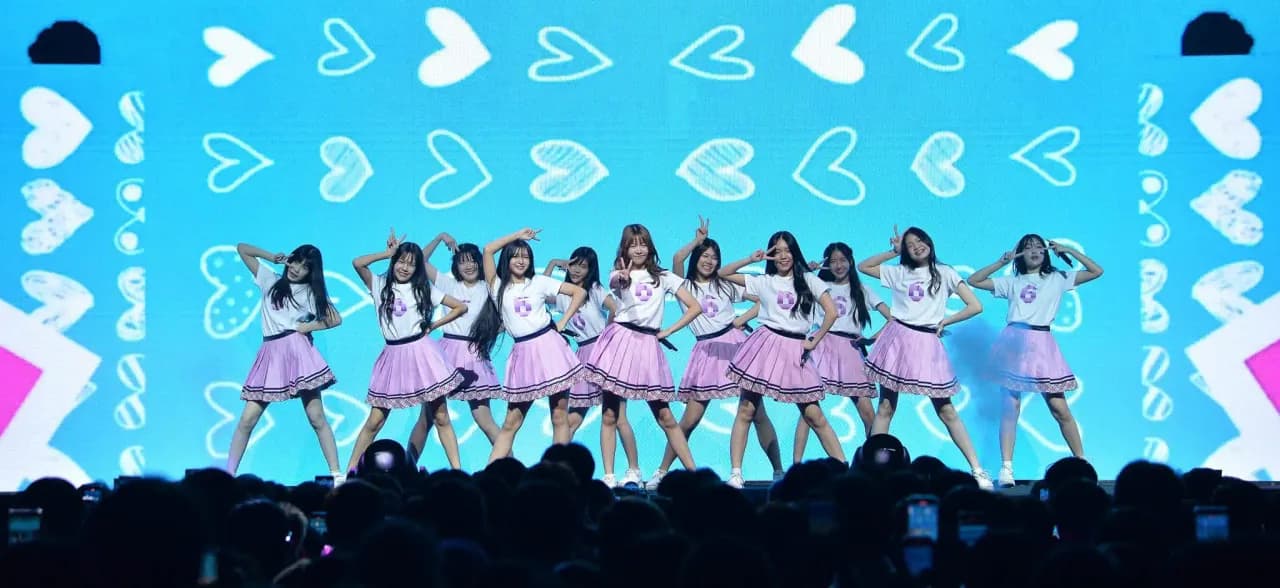 สมาชิก BNK48 รุ่นที่ 6 อย่างเป็นทางการ